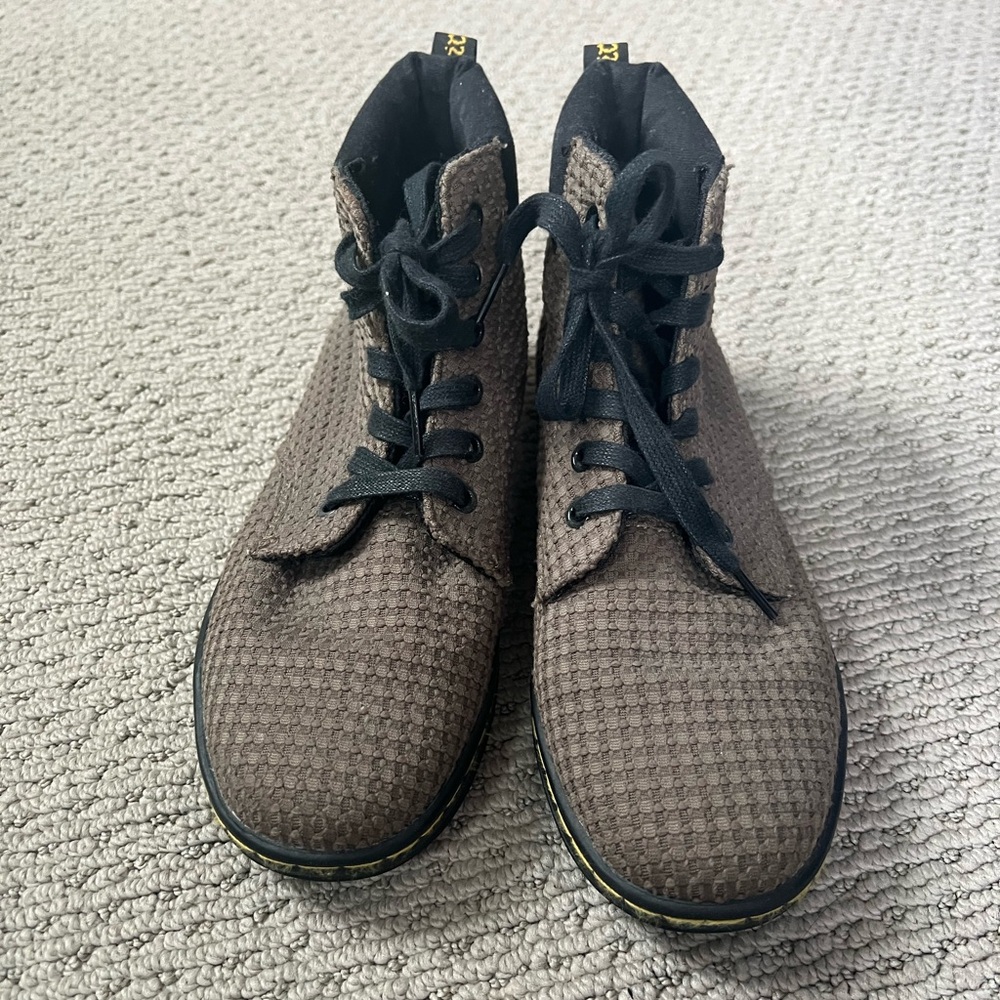 Womens's Army Green Lace-Up Boots